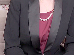 06D2022-Picking up and caressing a first-class celebrity mature woman