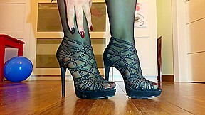 Adora le mie scarpe schiavo!