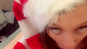 Amateur teen 18+ GF gives her boyfriend a christmas gift