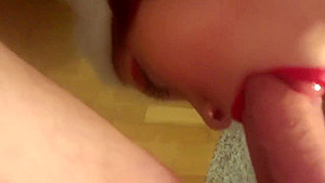 Amateur teen 18+ GF gives her boyfriend a christmas gift