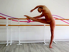 Anna Sigarga with gymnastics never seen before