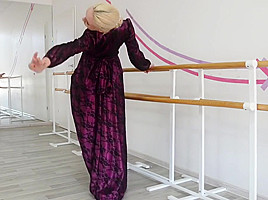 Anna Sigarga with gymnastics never seen before