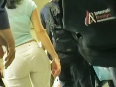 Awesome round ass in tight jeans filmed in public