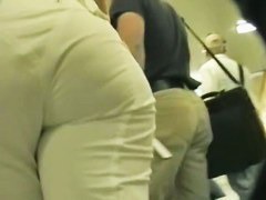Awesome round ass in tight jeans filmed in public