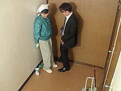 B3H0302- Cleaning lady's mature wife is by a young man to suck cock