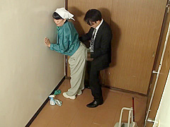 B3H0302- Cleaning lady's mature wife is by a young man to suck cock