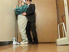 B3H0302- Cleaning lady's mature wife is by a young man to suck cock