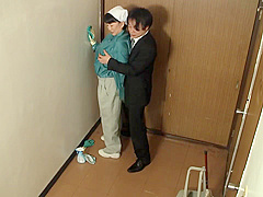 B3H0302- Cleaning lady's mature wife is by a young man to suck cock