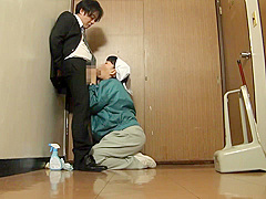 B3H0302- Cleaning lady's mature wife is by a young man to suck cock