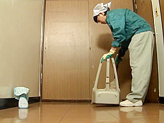 B3H0302- Cleaning lady's mature wife is by a young man to suck cock