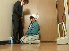 B3H0302- Cleaning lady's mature wife is by a young man to suck cock