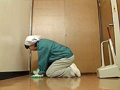 B3H0302- Cleaning lady's mature wife is by a young man to suck cock