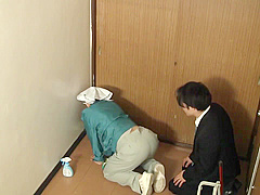 B3H0302- Cleaning lady's mature wife is by a young man to suck cock