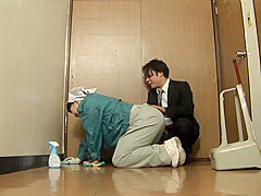 B3H0302- Cleaning lady's mature wife is by a young man to suck cock