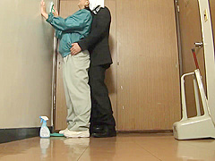 B3H0302- Cleaning lady's mature wife is by a young man to suck cock