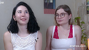 Besorgt Es Emily Mit Dem Strap-on - Joan A