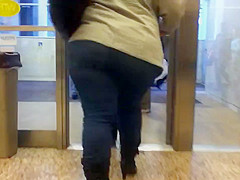 Big Booty Pocketless Jeans Ass