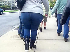 Big Booty Pocketless Jeans Ass