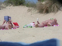Big PUSSY Lips Close-Up Beach Amateurs MILFS Video