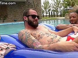 Bisexual partners fuck 21yo slut outdoor in threesome
