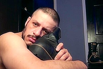 Boot Worshiping After My Master Abandoned Me