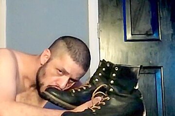Boot Worshiping After My Master Abandoned Me