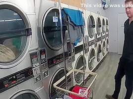 Bubble Butt Ebony Babe Fucks At The Laundromat With Jenna Foxx