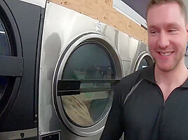 Bubble Butt Ebony Babe Fucks At The Laundromat With Jenna Foxx
