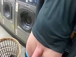 Bubble Butt Ebony Babe Fucks At The Laundromat With Jenna Foxx
