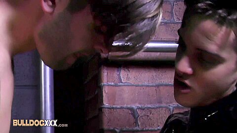 BullDogXXX com - Twink In Charge