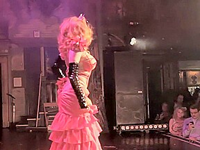 Burlesque strip beauty