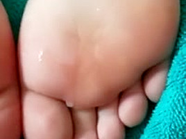 Busting a nut on my girlfriends sexy soles