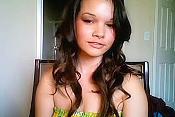 Busty Latina plays with her twat on a webcam