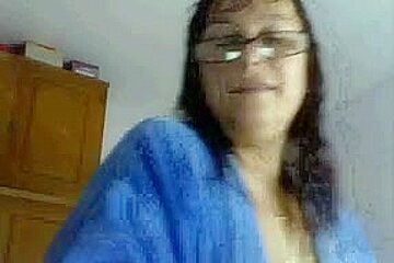 Busty mature bbws with glasses shows her ass online