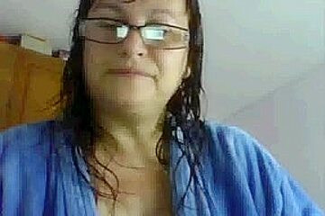 Busty mature bbws with glasses shows her ass online