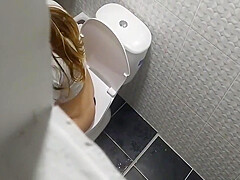 Camara Espia A Venezolana, Meando 5 Min