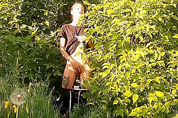 Candy S - Risky Public Female Masturbation In Nature - Lesbian