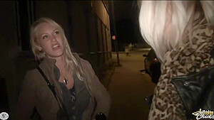 Chick Pissing