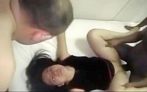 Chienne japonaise infidele punie baisee par bbc et beante