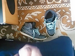Cumming stoolen women Nike sneakers