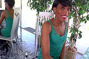 Cute ebony tranny tugs off her hard cock