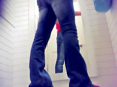 Cutie in tight blue jeans and off on changing room video