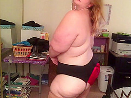 Dancing and moving my curvy body!