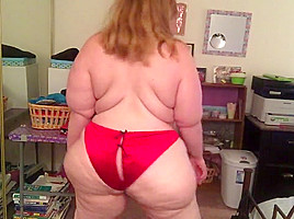 Dancing and moving my curvy body!