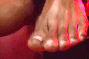 Dirty Nubian Tranny shows cummy toes
