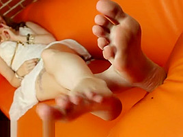 Ela - Feet JOI