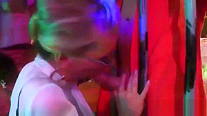 Erotic babes blow penis and enjoy poking and sex orgy