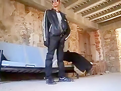 GOLDEN SHOWER, BLOW JOB & FUCK IN NEOPRENE & LEATHER
