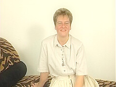 Gabi 48, Erst Dildo Dann Schwanz Lutschen