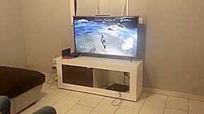 Geek couple : He want to play Playstation 4, she want to fuck She win !